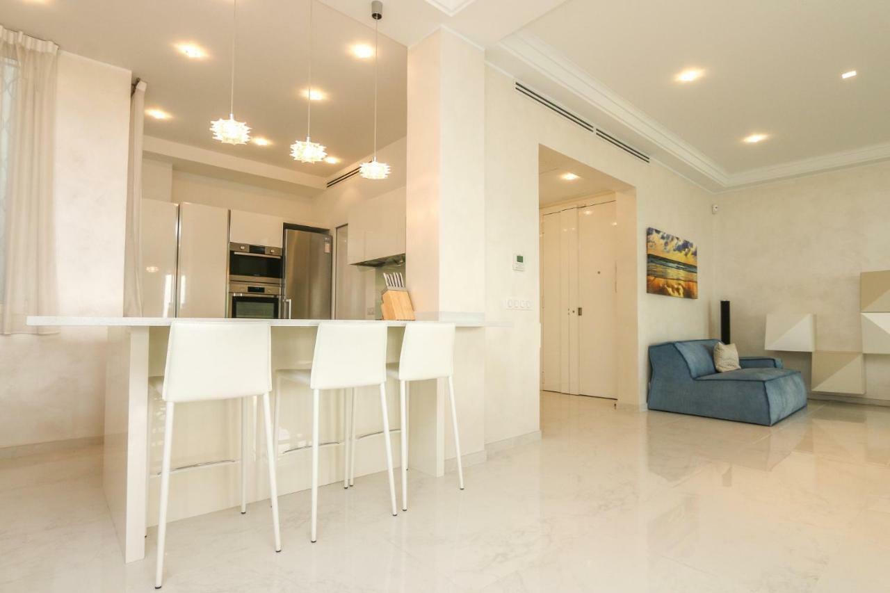 Seafront Modern Apartment Nice Exterior photo